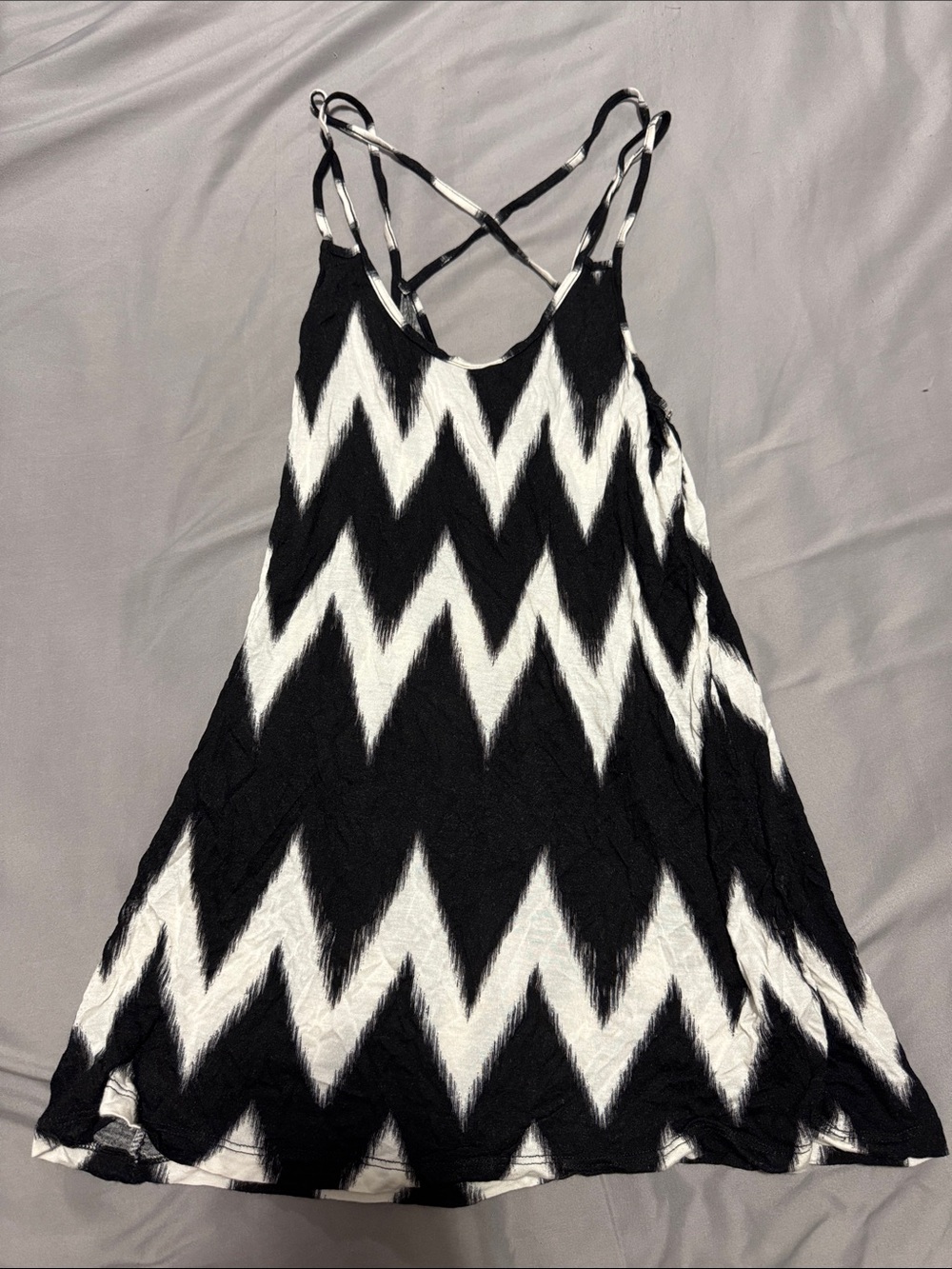 H&M Black & White Zigzag Top